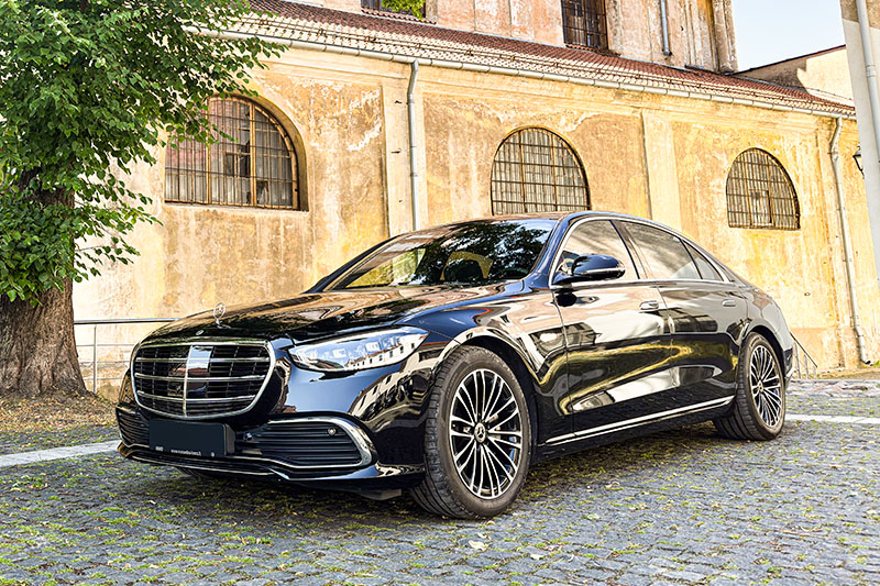 Prabangaus automobilio nuoma šeimos pervežimui